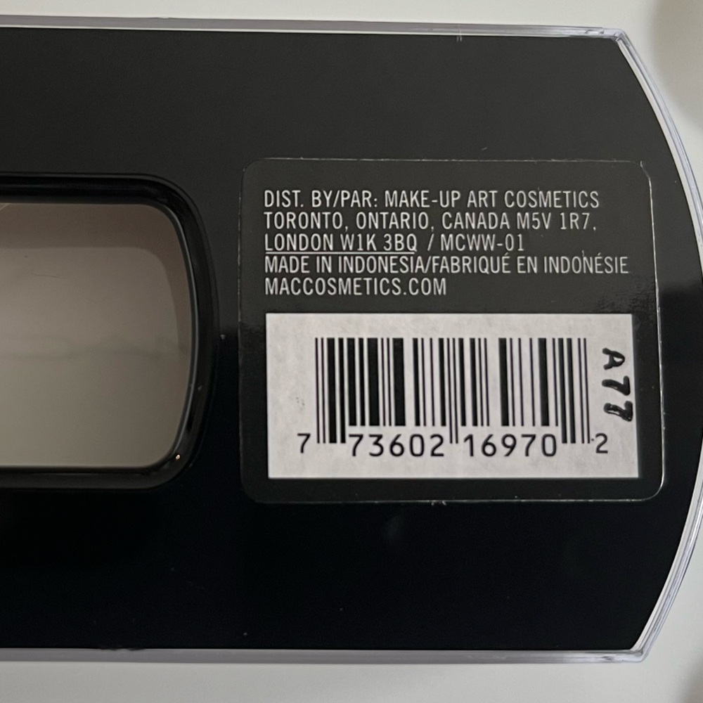 MAC 44 Lashes - Picture 2 of 3